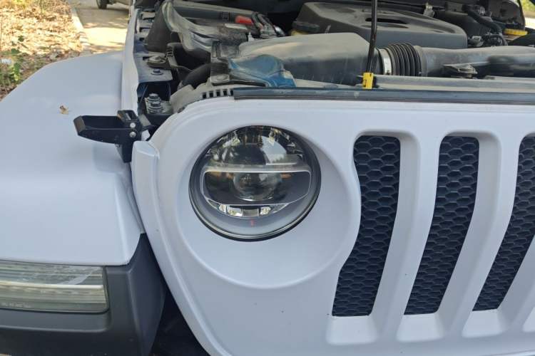 Used Jeep Wrangler 2018 2.0T Sahara Four-Door Edition Right Front Headlight