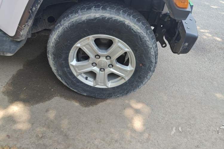 Used Jeep Wrangler 2018 2.0T Sahara Four-Door Edition Right Front Wheel Hub