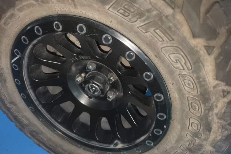 Used Jeep Wrangler 2018 2.0T Sahara Four-Door Edition Right Front Wheel Hub