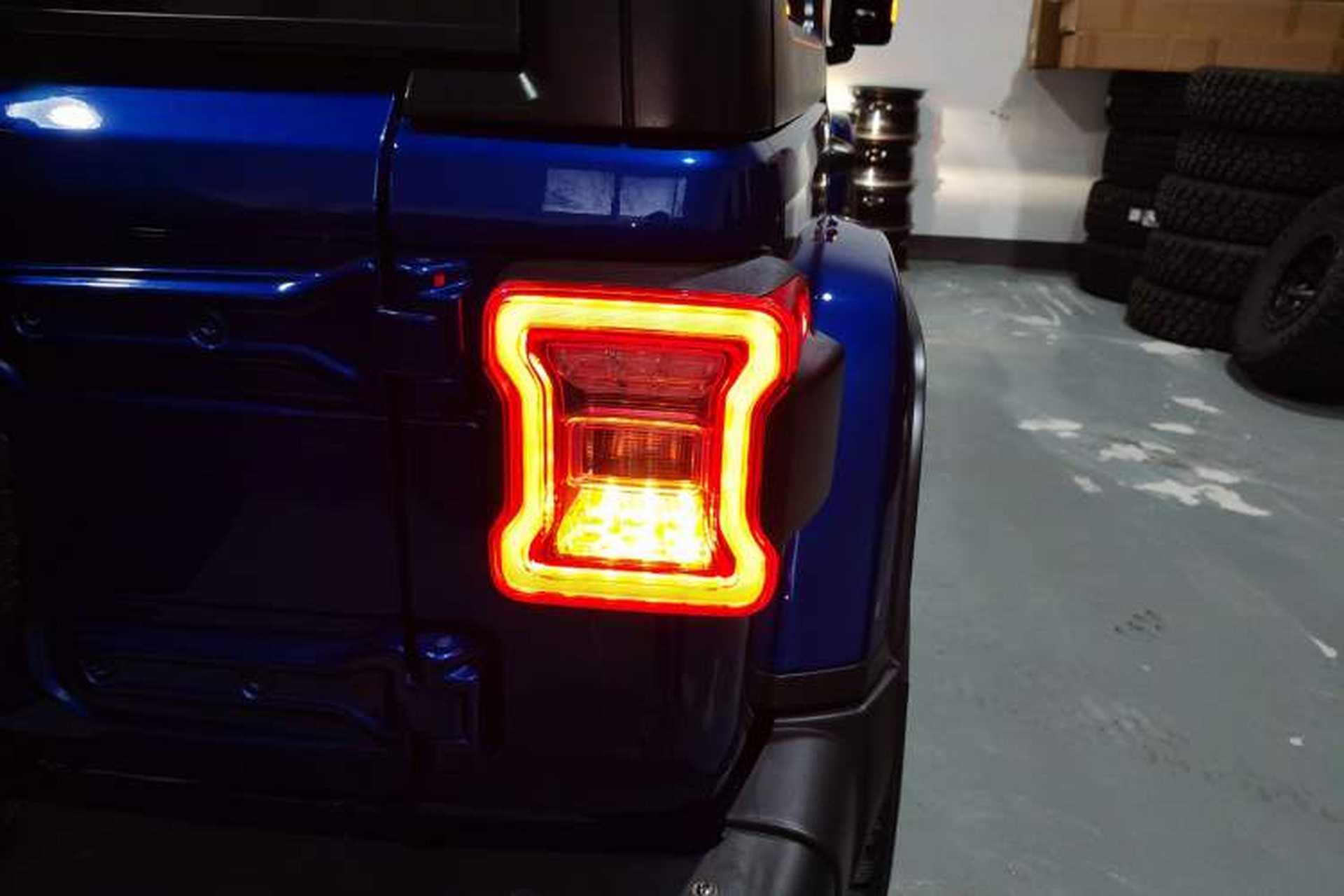 Used Jeep Wrangler 2018 2.0T Sahara Four-Door Edition Right Rear Taillight