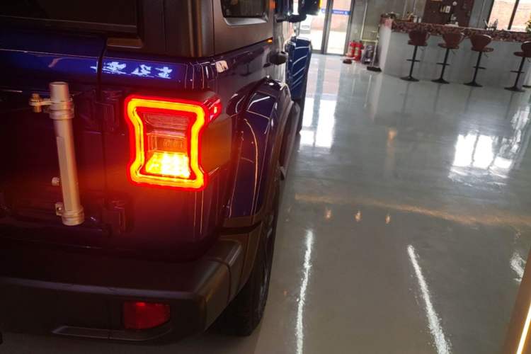 Used Jeep Wrangler 2018 2.0T Sahara Four-Door Edition Right Rear Taillight