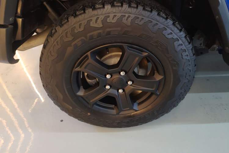 Used Jeep Wrangler 2018 2.0T Sahara Four-Door Edition Right Rear Wheel Hub