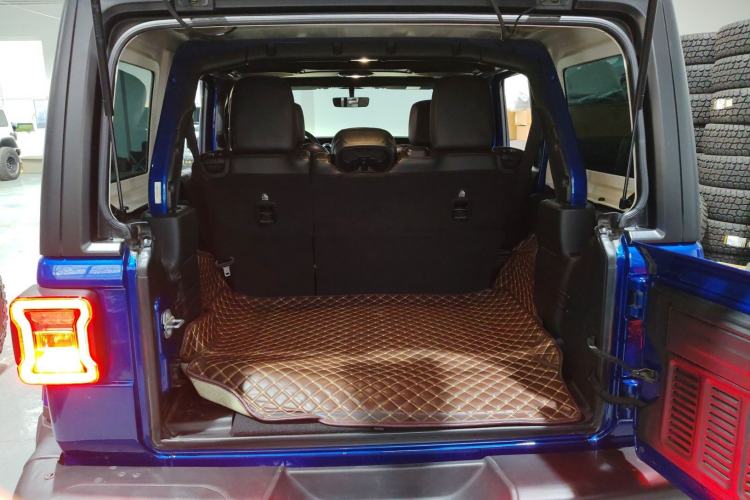 Used Jeep Wrangler 2018 2.0T Sahara Four-Door Edition Trunk