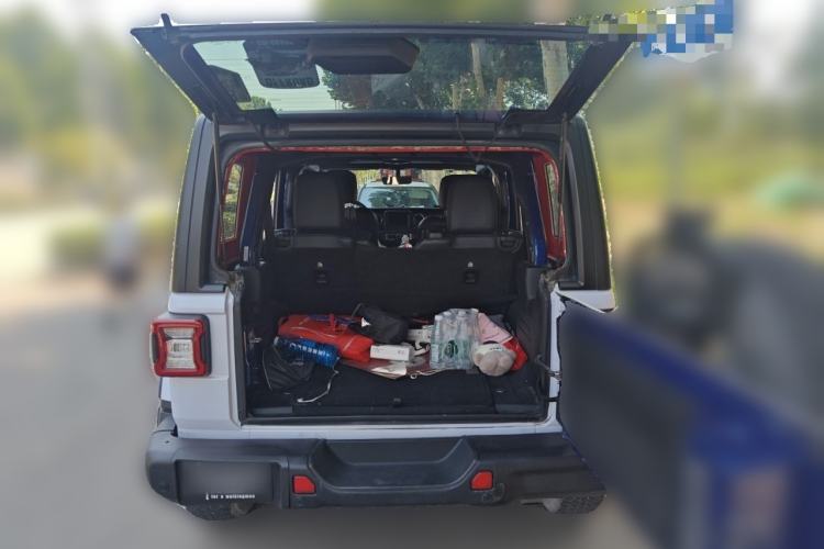 Used Jeep Wrangler 2018 2.0T Sahara Four-Door Edition Trunk