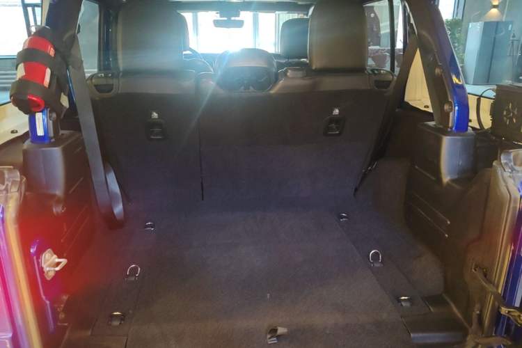 Used Jeep Wrangler 2018 2.0T Sahara Four-Door Edition Trunk