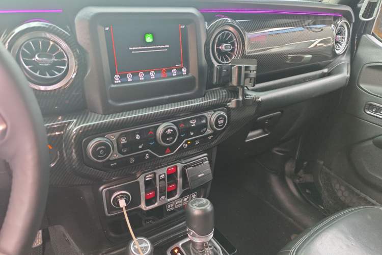 Used Jeep Wrangler 2018 2.0T Sahara Four-Door Edition Audio And AC Panel