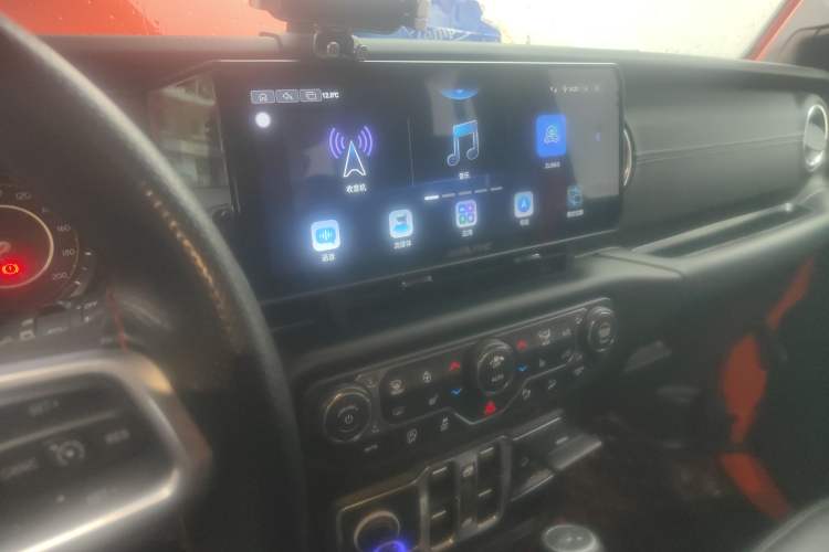 Used Jeep Wrangler 2018 2.0T Sahara Four-Door Edition Audio And AC Panel