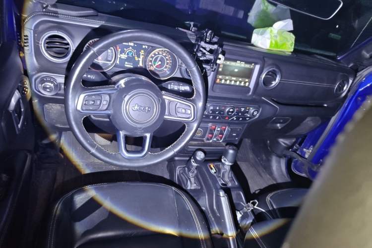Used Jeep Wrangler 2018 2.0T Sahara Four-Door Edition Center Console