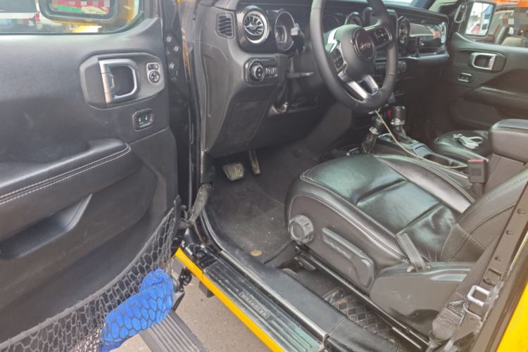 Used Jeep Wrangler 2018 2.0T Sahara Four-Door Edition Driver Seat