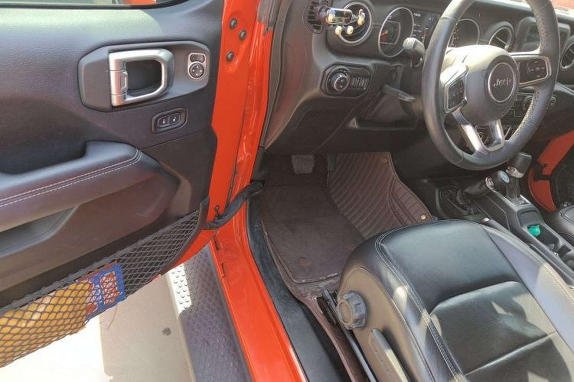 Used Jeep Wrangler 2018 2.0T Sahara Four-Door Edition Driver Seat