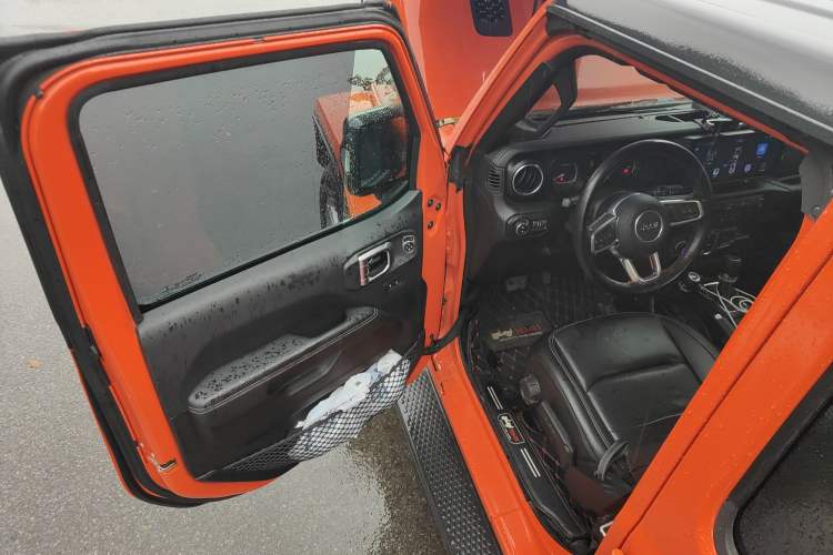 Used Jeep Wrangler 2018 2.0T Sahara Four-Door Edition Driver Seat