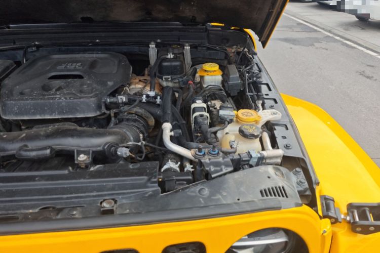 Used Jeep Wrangler 2018 2.0T Sahara Four-Door Edition Engine Bay Left
