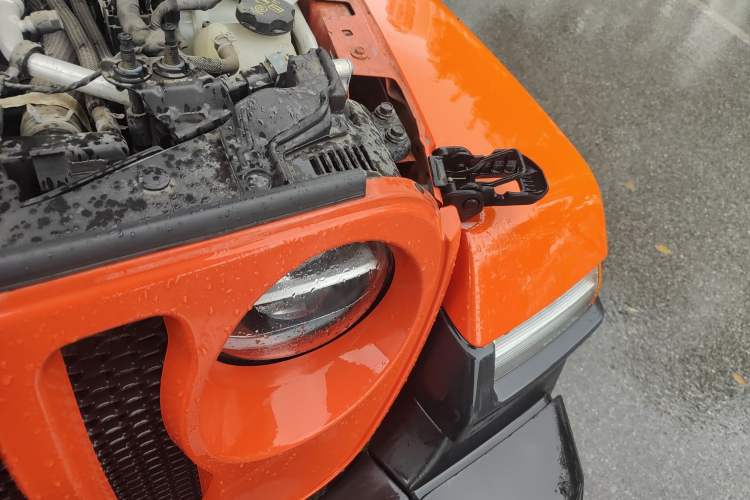 Used Jeep Wrangler 2018 2.0T Sahara Four-Door Edition Engine Bay Left