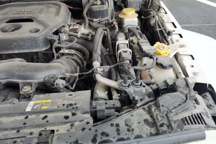 Used Jeep Wrangler 2018 2.0T Sahara Four-Door Edition Engine Bay Left