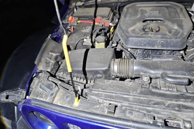 Used Jeep Wrangler 2018 2.0T Sahara Four-Door Edition Engine Bay Right