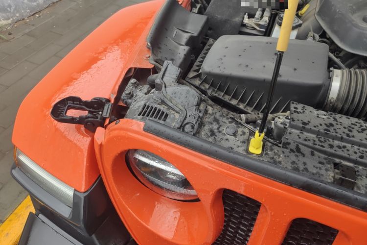 Used Jeep Wrangler 2018 2.0T Sahara Four-Door Edition Engine Bay Right