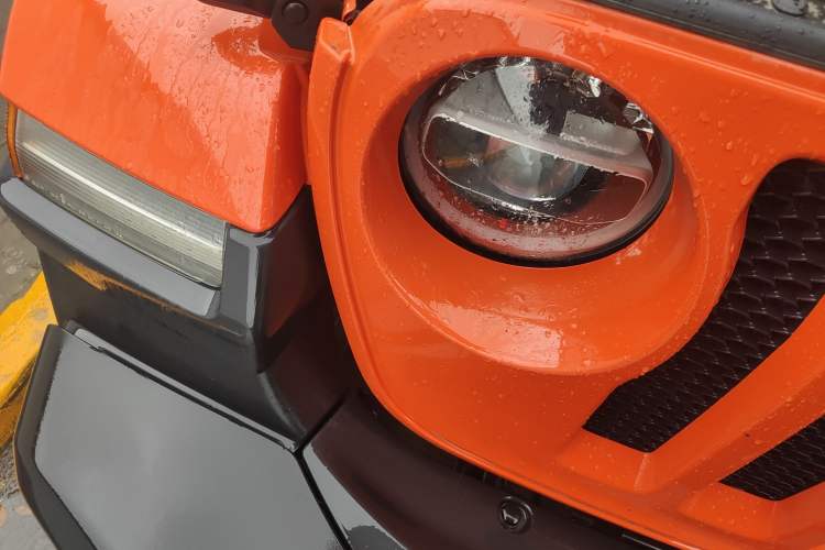 Used Jeep Wrangler 2018 2.0T Sahara Four-Door Edition Right Front Headlight
