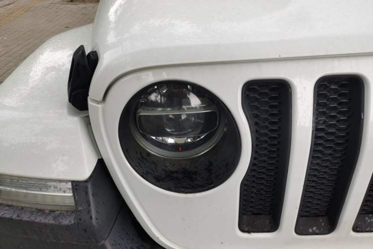 Used Jeep Wrangler 2018 2.0T Sahara Four-Door Edition Right Front Headlight