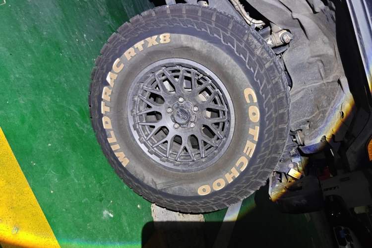 Used Jeep Wrangler 2018 2.0T Sahara Four-Door Edition Right Front Wheel Hub