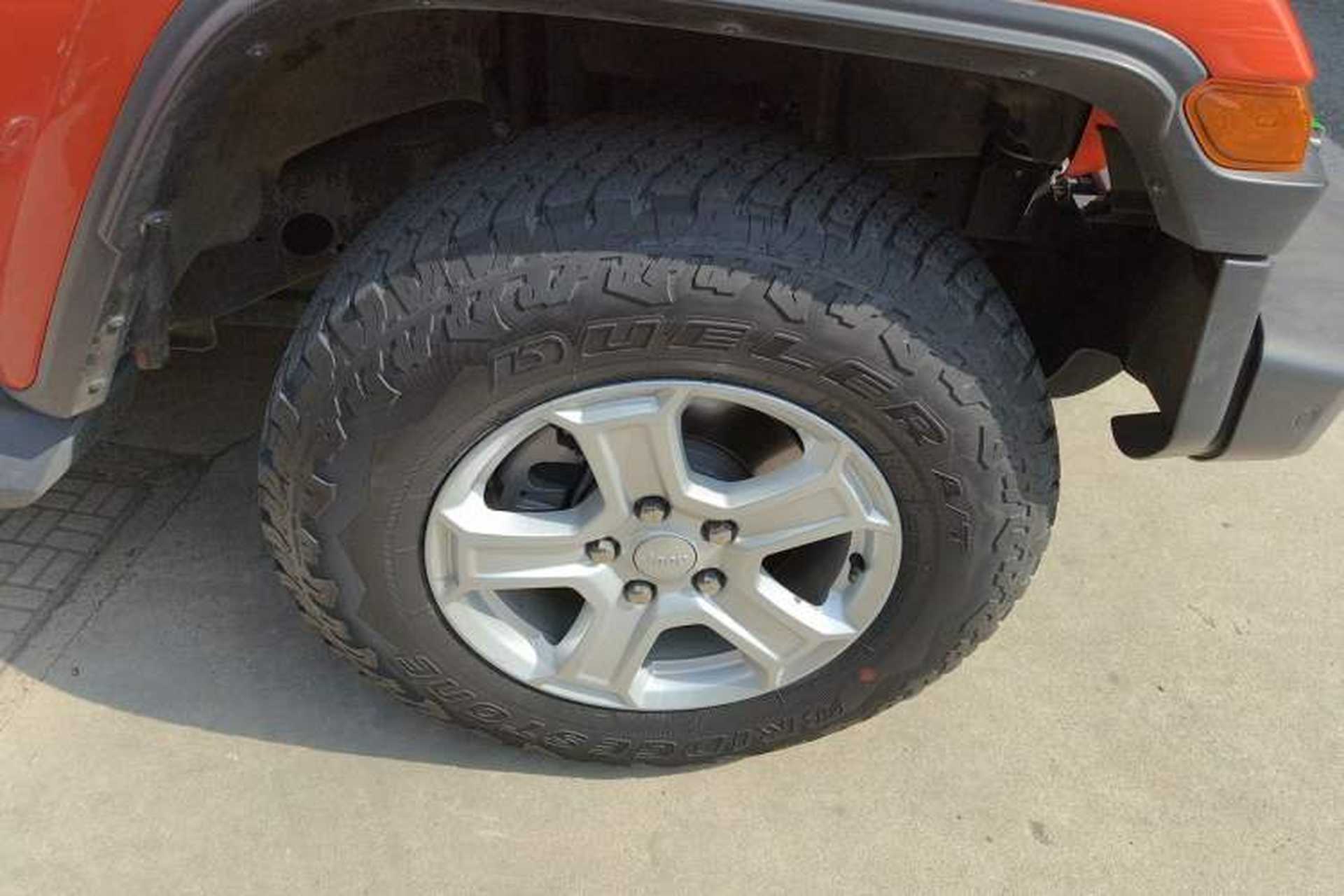 Used Jeep Wrangler 2018 2.0T Sahara Four-Door Edition Right Front Wheel Hub