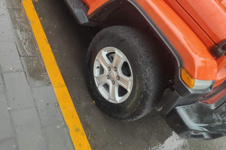 Used Jeep Wrangler 2018 2.0T Sahara Four-Door Edition Right Front Wheel Hub
