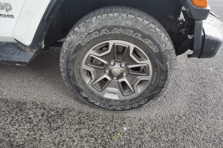Used Jeep Wrangler 2018 2.0T Sahara Four-Door Edition Right Front Wheel Hub