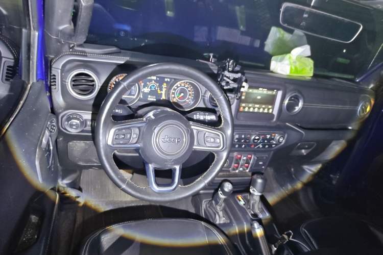 Used Jeep Wrangler 2018 2.0T Sahara Four-Door Edition Steering Wheel