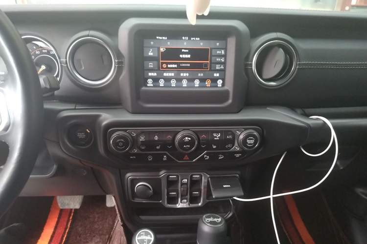 Used Jeep Wrangler 2018 2.0T Sahara Four-Door Edition Audio And AC Panel