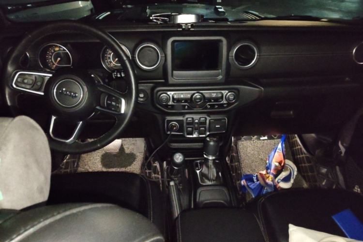 Used Jeep Wrangler 2018 2.0T Sahara Four-Door Edition Center Console