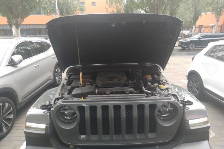 Used Jeep Wrangler 2018 2.0T Sahara Four-Door Edition Engine Bay