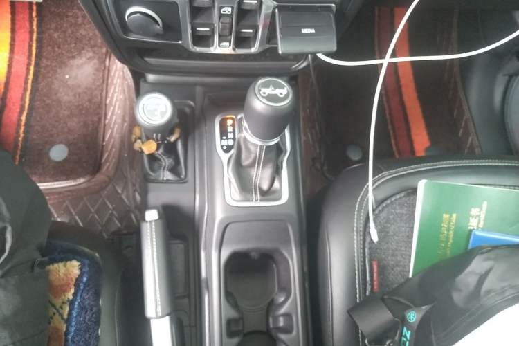 Used Jeep Wrangler 2018 2.0T Sahara Four-Door Edition Gear Lever