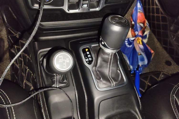 Used Jeep Wrangler 2018 2.0T Sahara Four-Door Edition Gear Lever