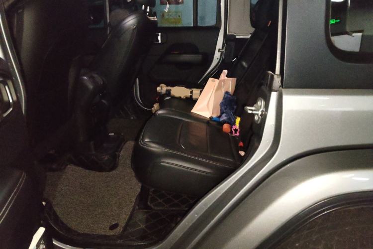 Used Jeep Wrangler 2018 2.0T Sahara Four-Door Edition Left Rear Seat