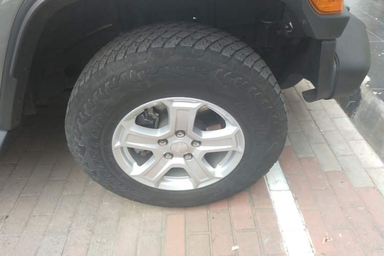 Used Jeep Wrangler 2018 2.0T Sahara Four-Door Edition Right Front Wheel Hub