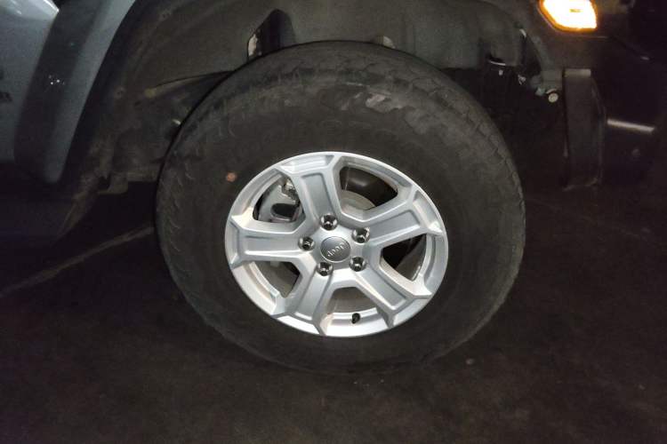Used Jeep Wrangler 2018 2.0T Sahara Four-Door Edition Right Front Wheel Hub