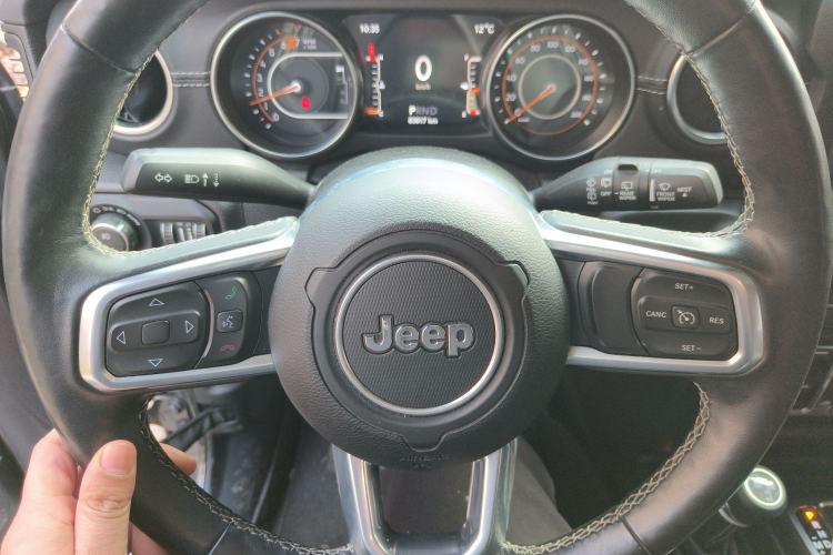 Used Jeep Wrangler 2018 2.0T Sahara Four-Door Edition Steering Wheel