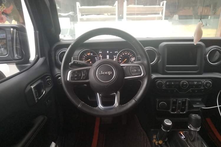 Used Jeep Wrangler 2018 2.0T Sahara Four-Door Edition Steering Wheel