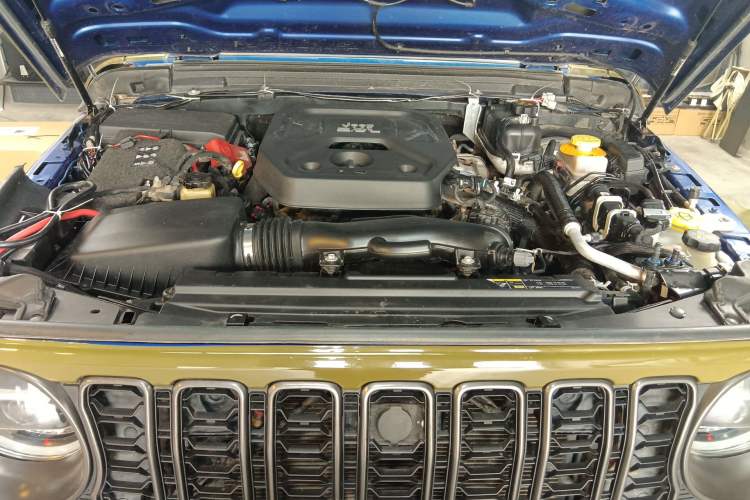 Used Jeep Wrangler 2018 2.0T Sahara Four-Door Edition Engine Bay