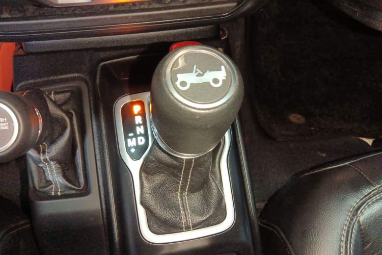 Used Jeep Wrangler 2018 2.0T Sahara Four-Door Edition Gear Lever
