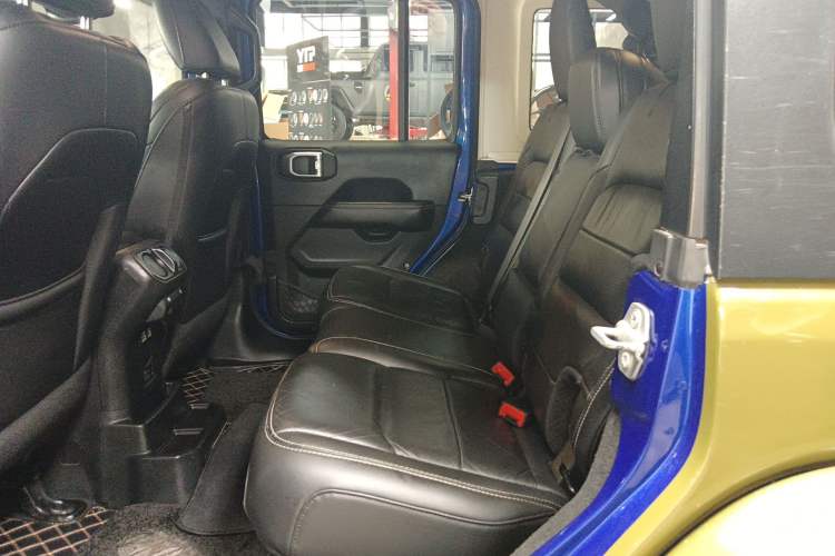 Used Jeep Wrangler 2018 2.0T Sahara Four-Door Edition Left Rear Seat