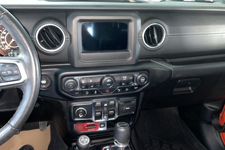 Used Jeep Wrangler 2018 2.0T Sahara Four-Door Edition Audio And AC Panel