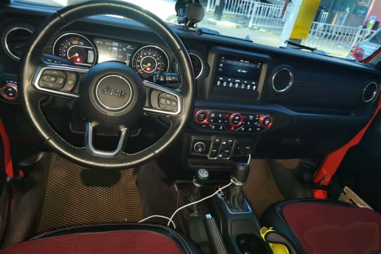 Used Jeep Wrangler 2018 2.0T Sahara Four-Door Edition Center Console