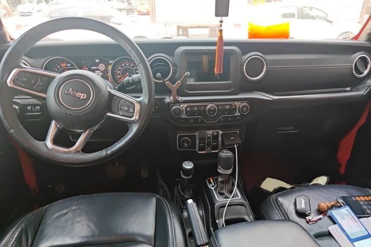 Used Jeep Wrangler 2018 2.0T Sahara Four-Door Edition Center Console