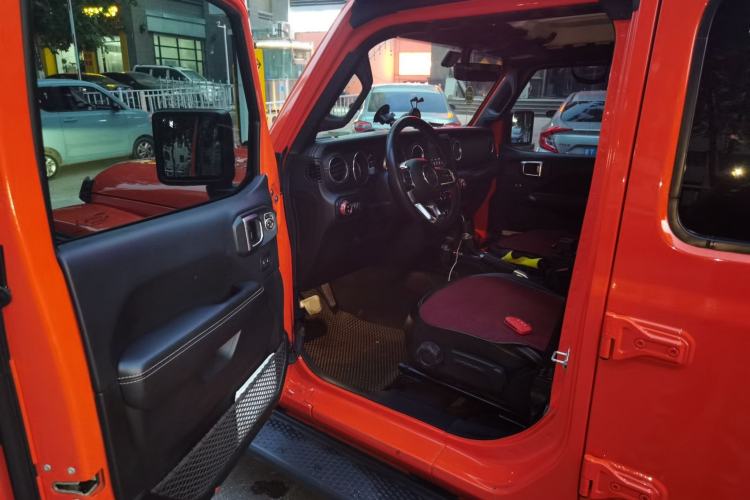 Used Jeep Wrangler 2018 2.0T Sahara Four-Door Edition Driver Seat