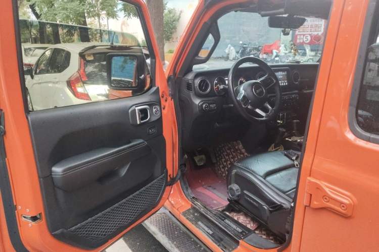 Used Jeep Wrangler 2018 2.0T Sahara Four-Door Edition Driver Seat
