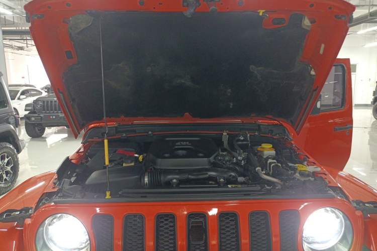 Used Jeep Wrangler 2018 2.0T Sahara Four-Door Edition Engine Bay