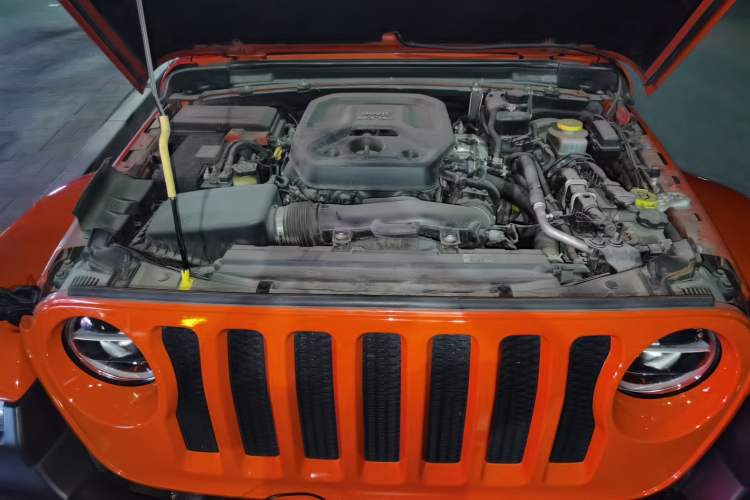 Used Jeep Wrangler 2018 2.0T Sahara Four-Door Edition Engine Bay