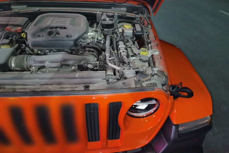 Used Jeep Wrangler 2018 2.0T Sahara Four-Door Edition Engine Bay Left