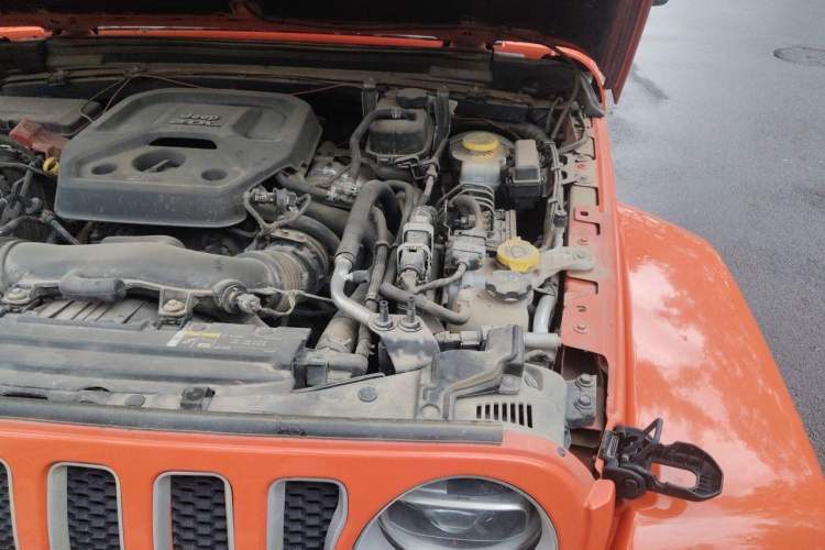 Used Jeep Wrangler 2018 2.0T Sahara Four-Door Edition Engine Bay Left