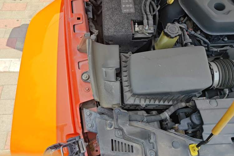 Used Jeep Wrangler 2018 2.0T Sahara Four-Door Edition Engine Bay Right